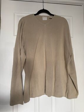CRB Classic V-Neck Sweater in Cream-Tan